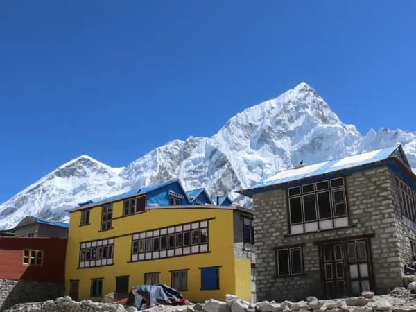Hote On Everest 1