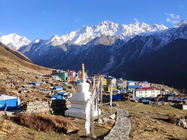 Kyanjin Gompa 1