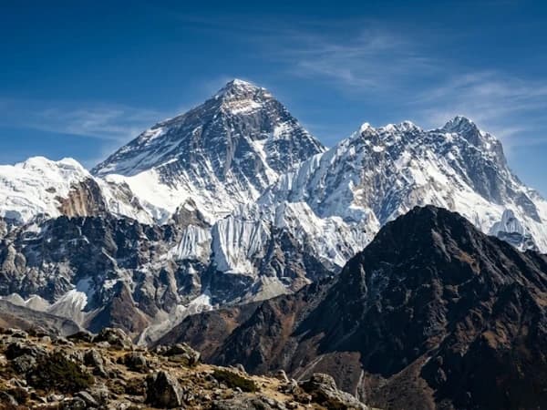 Mount Everest Guide: The World's Highest Peak and Gateway to Nepal's Greatest Adventure