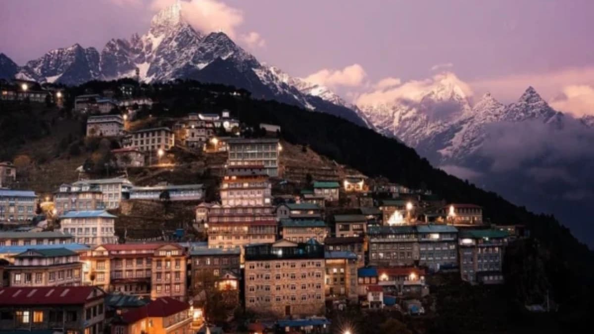 Short trek to Namche Bazaar with helicopter tour to Everest Base Camp Nepal
