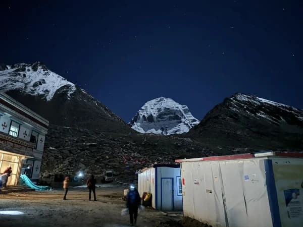 Kailash Heli Tour 09